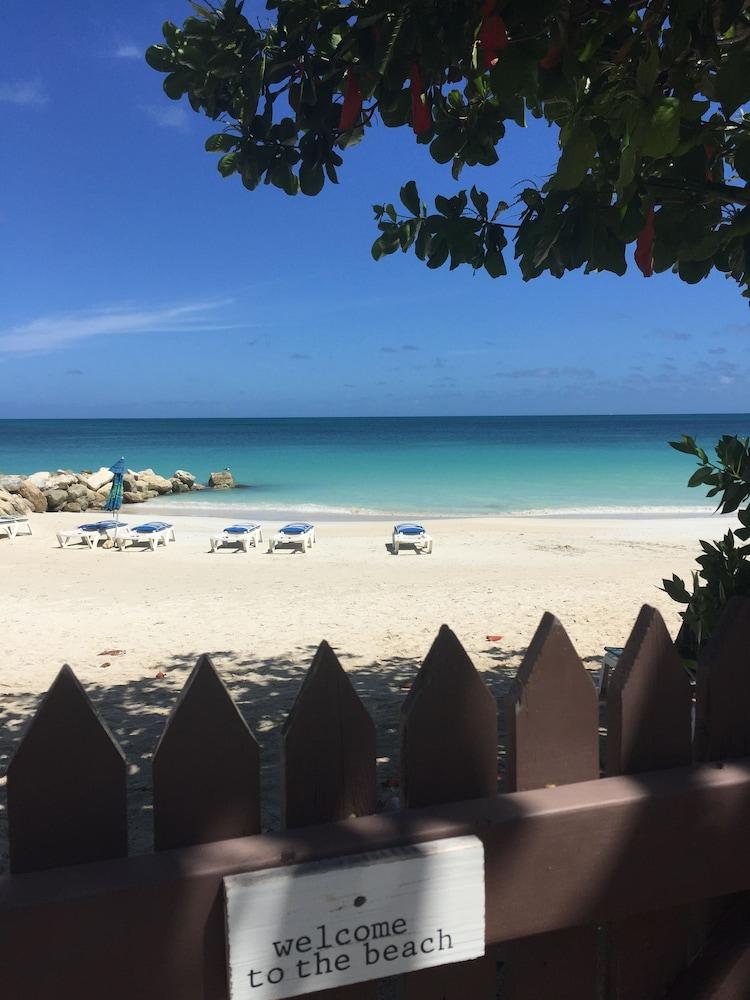 Buccaneer Beach Club Dickenson Bay Buitenkant foto
